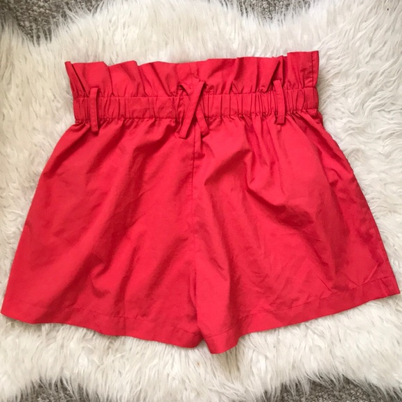 High-waisted Ruffled Shorts - Picture 2 of 4